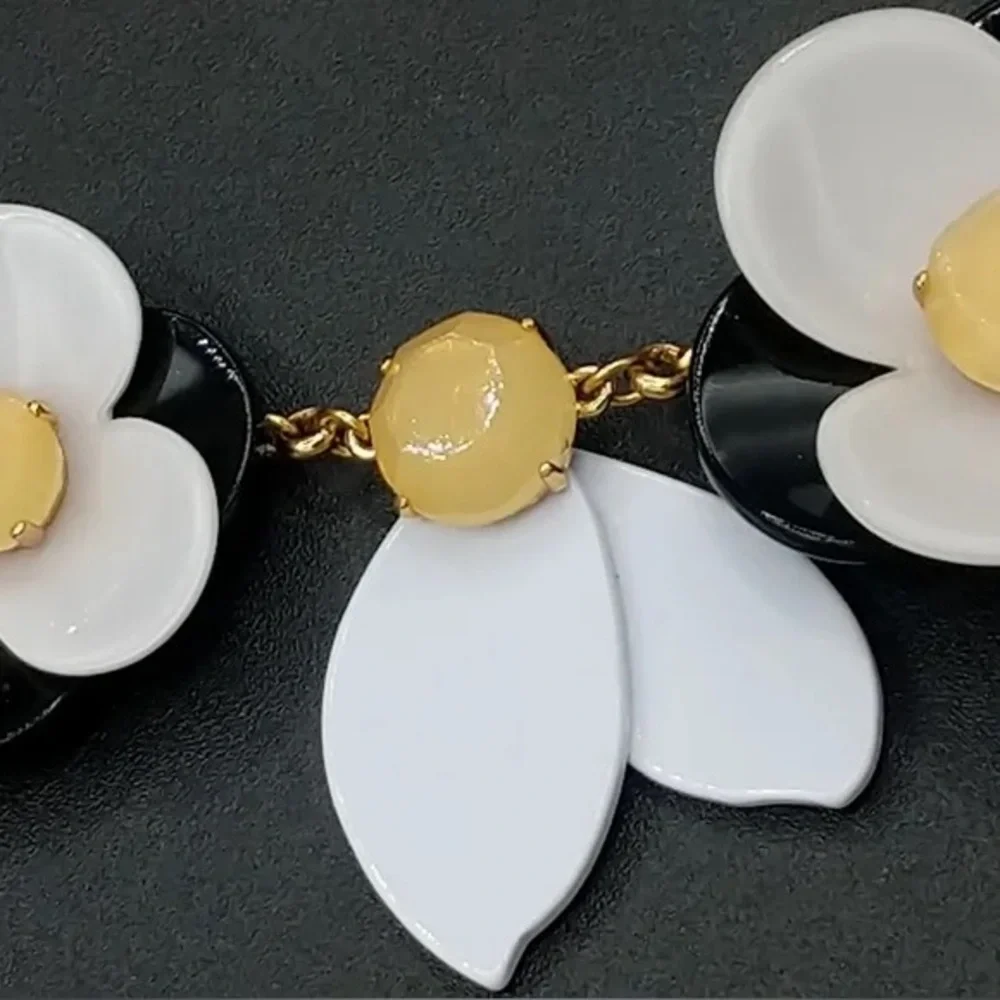 KATE SPADE “PICK A POSY” STATEMENT GOLD PLATED FLOWER NECKLACE - like new